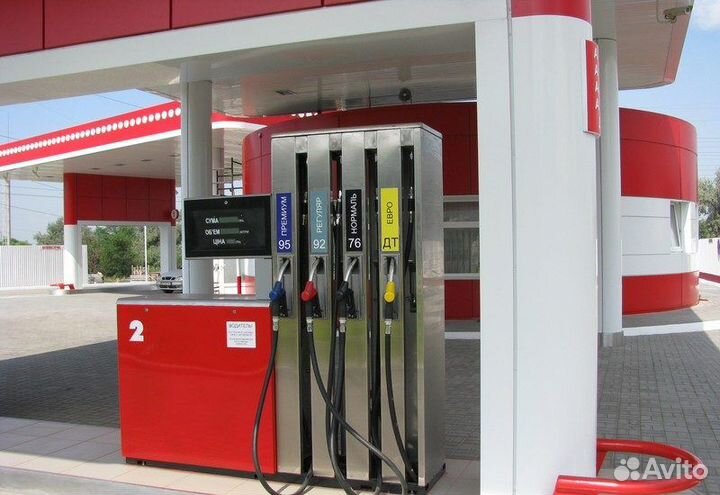 Заправщик на АЗС