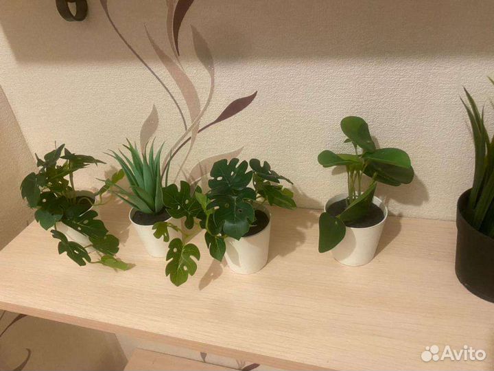 Искусственные цветы в горшках