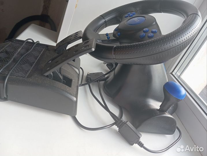 Игровой руль с педалями