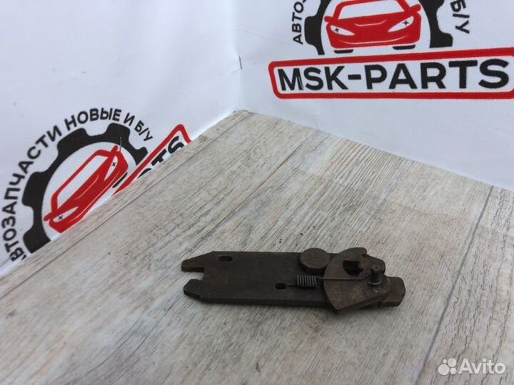 Механизм стояночного тормоза правый Ford Focus 1