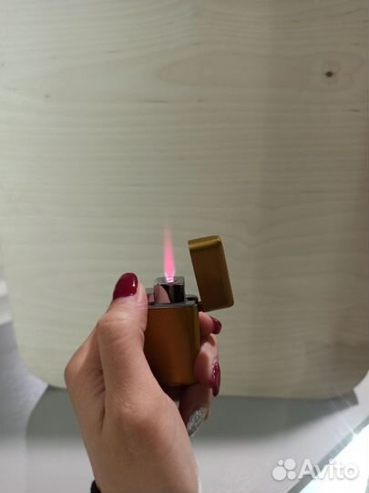 Газовая зажигалка цветное пламя