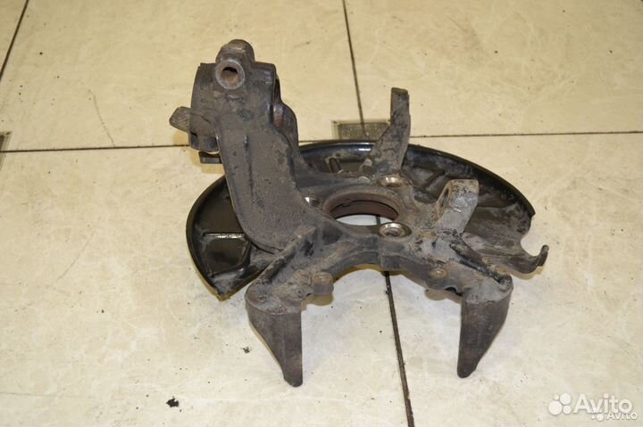 Поворотный кулак передний правый Skoda Octavia А5