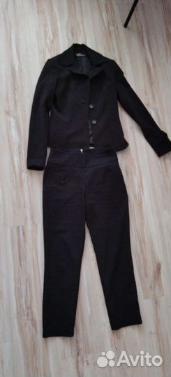 Костюмы женские