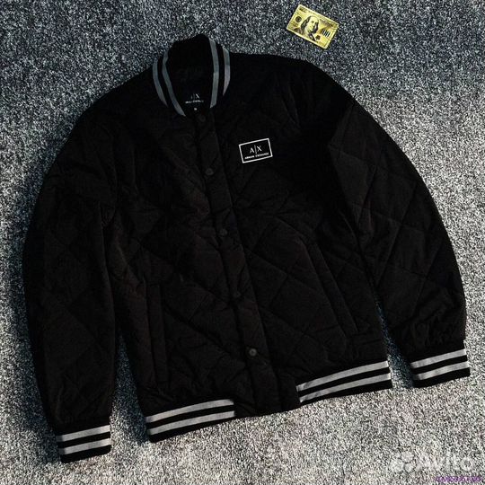 Бомбер от Armani Exchange: ваш новый фаворит