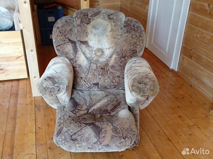 Диваны и кресло бу