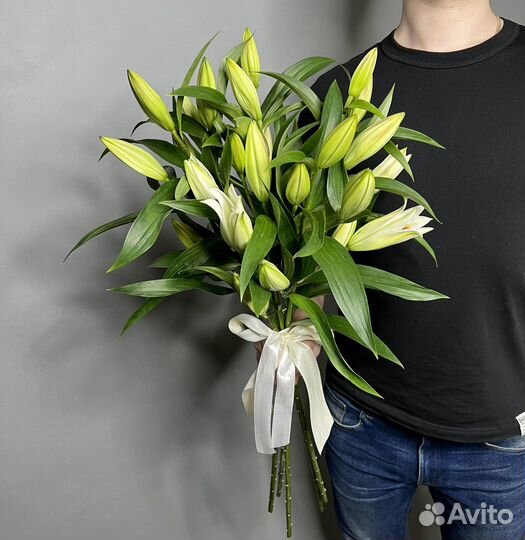 Лилии букет из тюльпанов