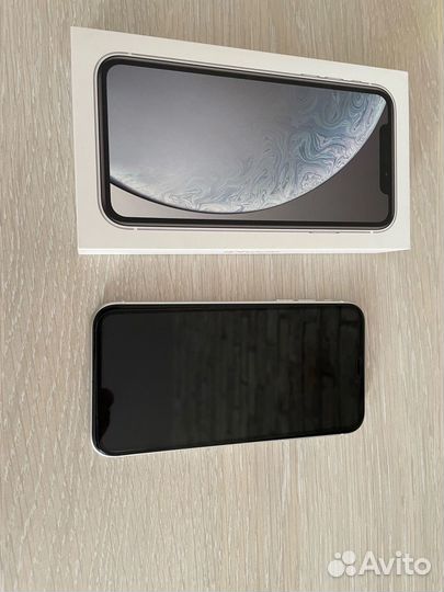 Телефон iPhone XR