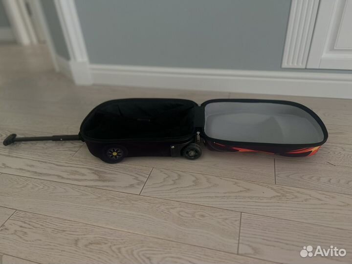 Чемодан на колесах детский для мальчика