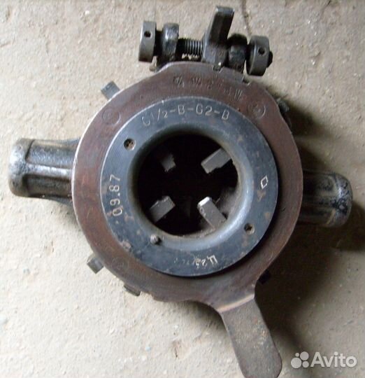 Клупп для нарезки резьбы с трубным держателем