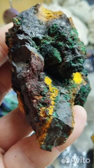 Лимонит, малахит