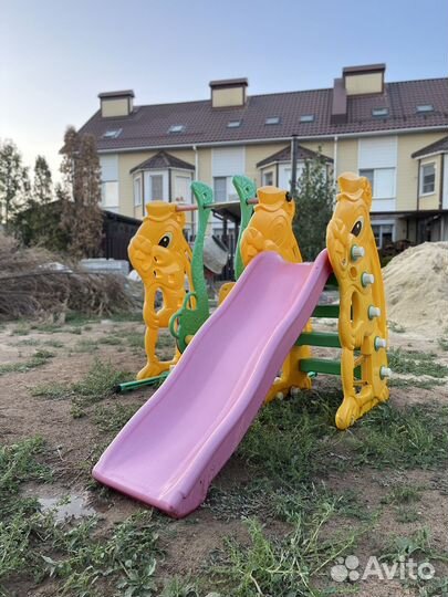 Детская горка и качели