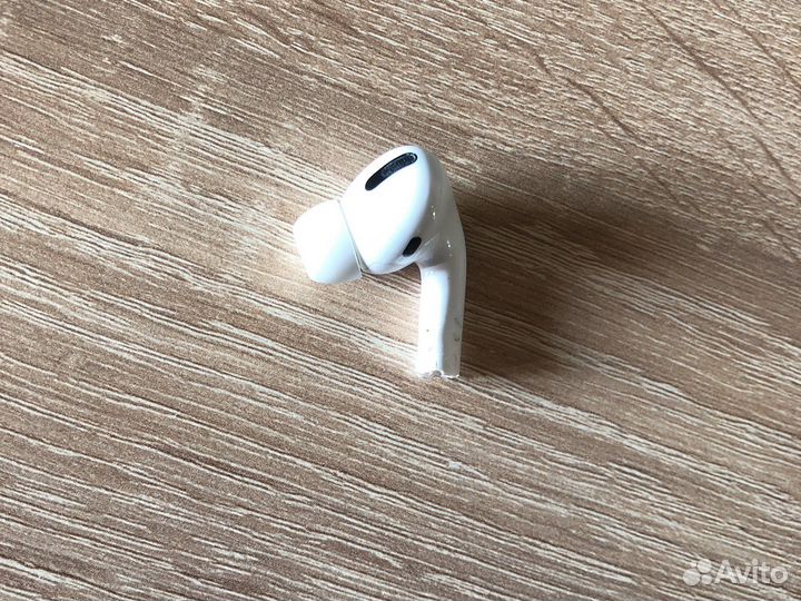 Правый наушник airpods pro