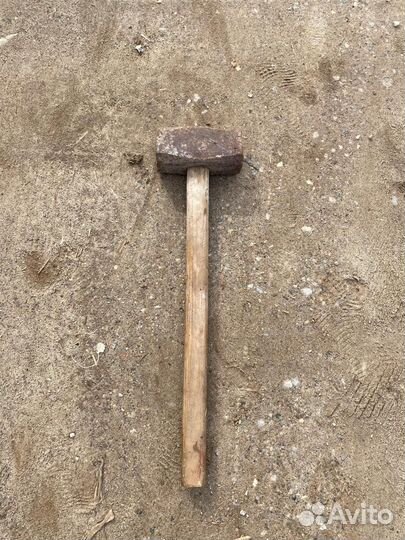 Топор, кувалда