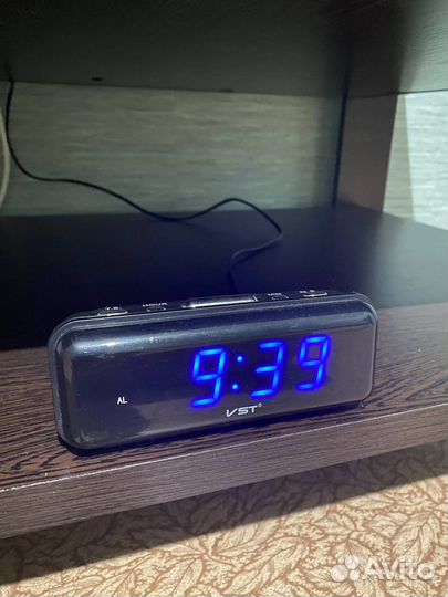 Часы будильник