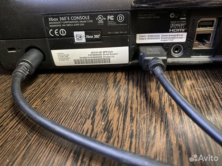 Xbox 360 E не прошитый с кинектом и джойстиком