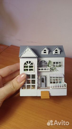 Кукольный домик с мебелью для куклы