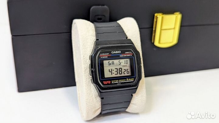 Винтажные электронные часы casio