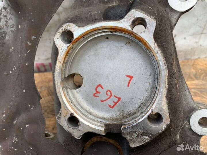 Поворотный кулак передний левый Bmw 6-Series