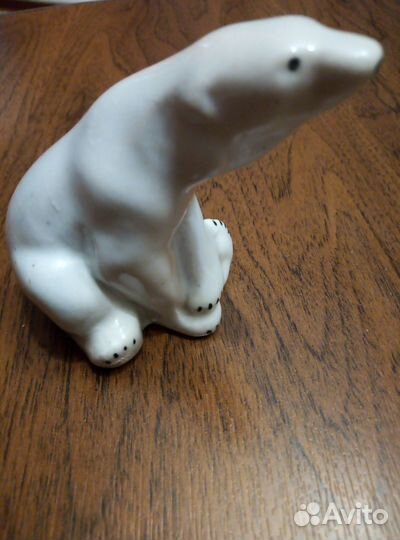 Статуэтка белый медведь