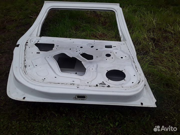 Двери задние на largus левая