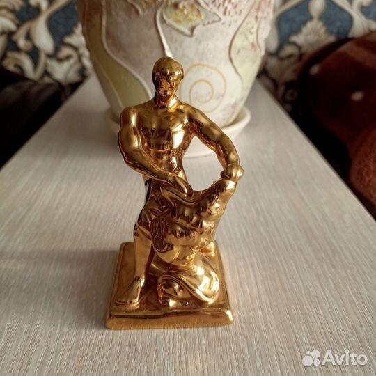 Статуэтка фарфор 