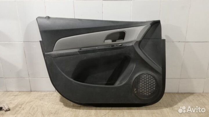 Обшивка двери передняя левая Chevrolet Cruze