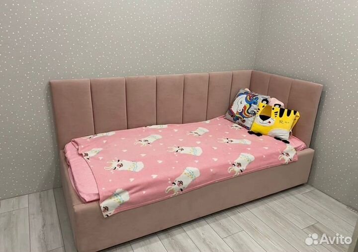 Детская кровать в мягкой обивке