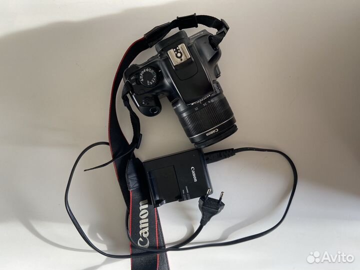 Зеркальный фотоаппарат Canon EOS 1100D