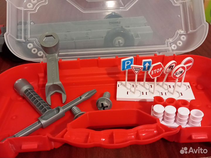 Игрушка грузовик с набором инструментов