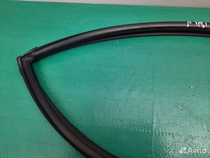 Уплотнитель стекла двери задний правый Hyundai