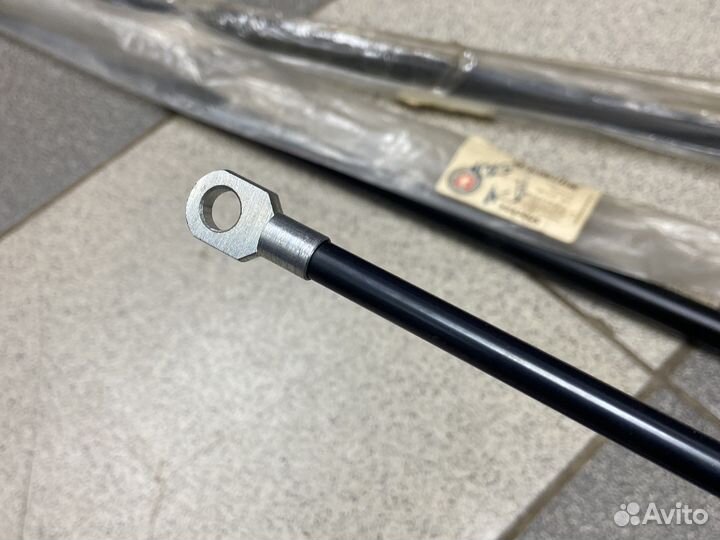 Амортизатор капота audi A4 1995-2000 год