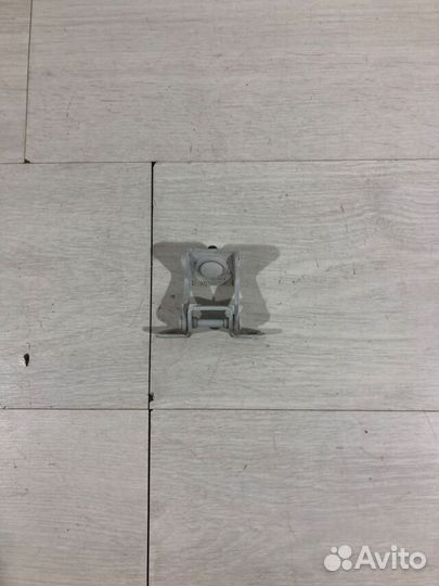 Петля крышки багажника правая LADA xray 1.6 мт