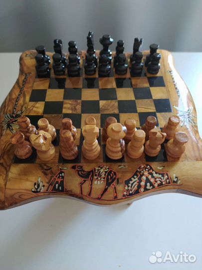 Шахматы ручной работы из дерева. Тунис