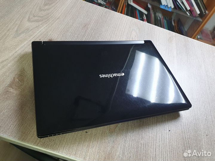 Нетбук emachines