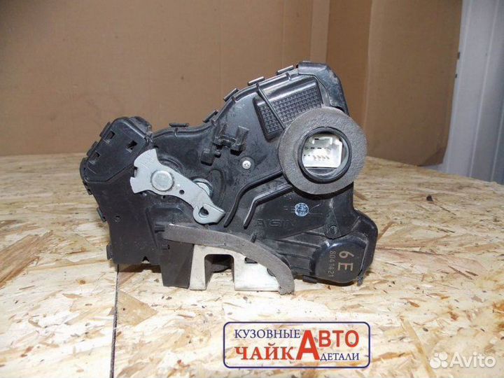 Замок двери передний правый Toyota Camry V40