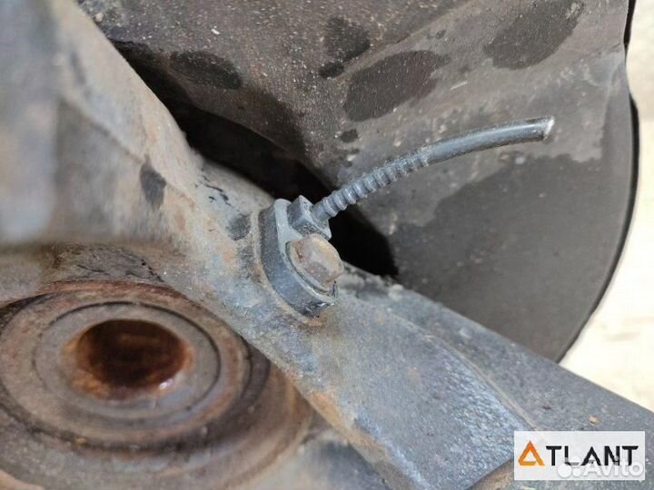 Суппорт передний левый honda stepwgn