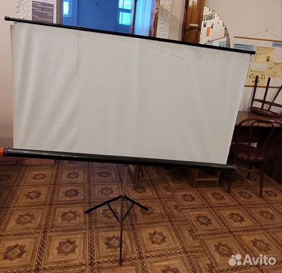 Экран для проектора на штативе