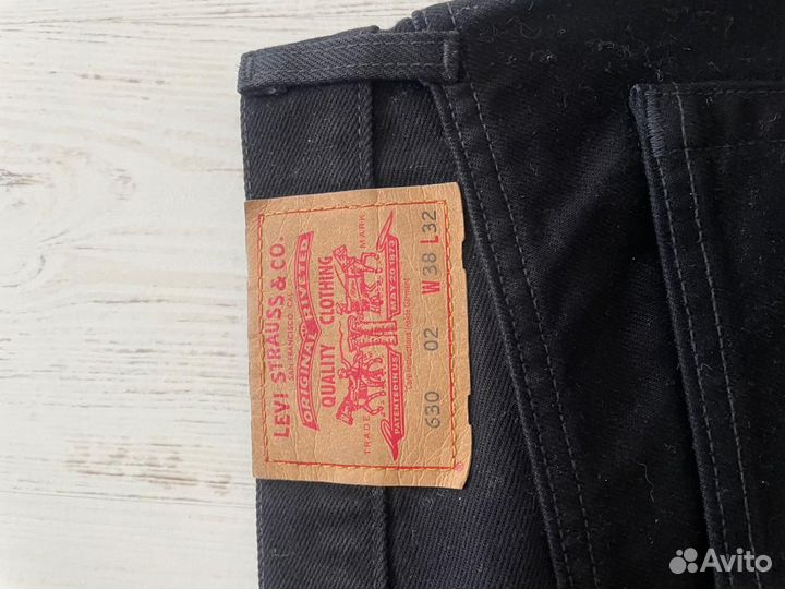 Джинсы levis 630 черные новые