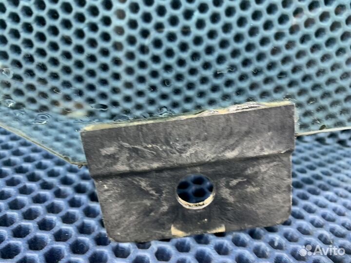 Стекло двери переднее правое Audi Q7 двойное 4L