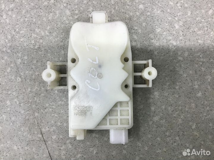 Активатор замка крышки бензобака Mitsubishi Lancer