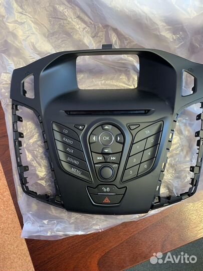 AM5T18K811AD FordFocus III Блок кнопок+дисплей+маг