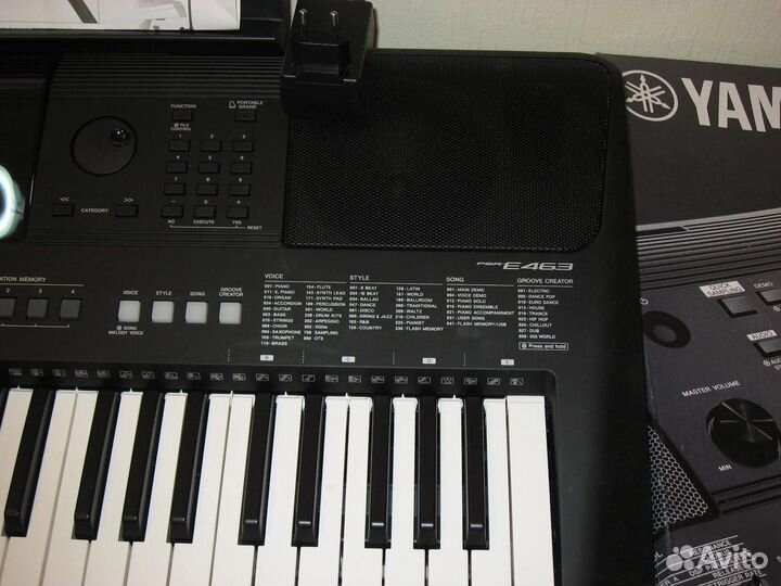Синтезатор Yamaha PSR-E463 со стойкой