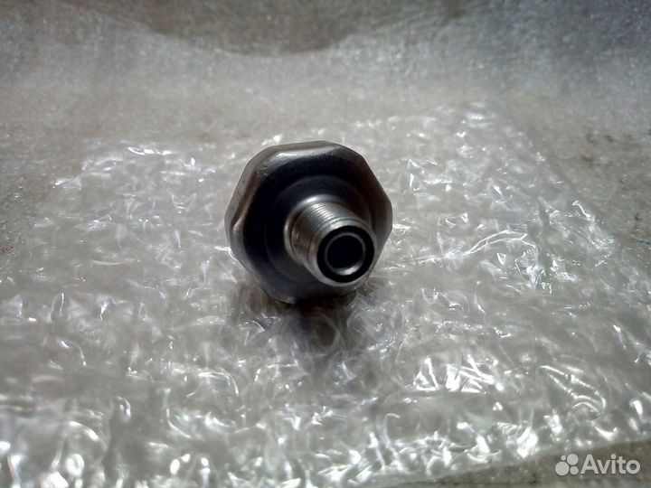 Subaru EJ20 EJ25 - Датчик давления масла новый