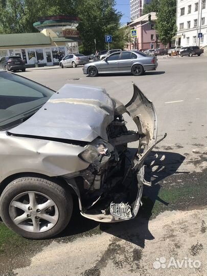 Toyota Corolla 1.5 AT, 2001, битый, 305 000 км