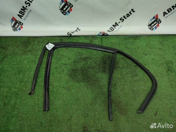 Направляющая стекла двери задняя левая Bmw 116I