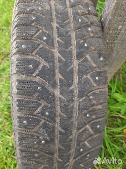 Bridgestone Ice Cruiser 7000 215/70 R16