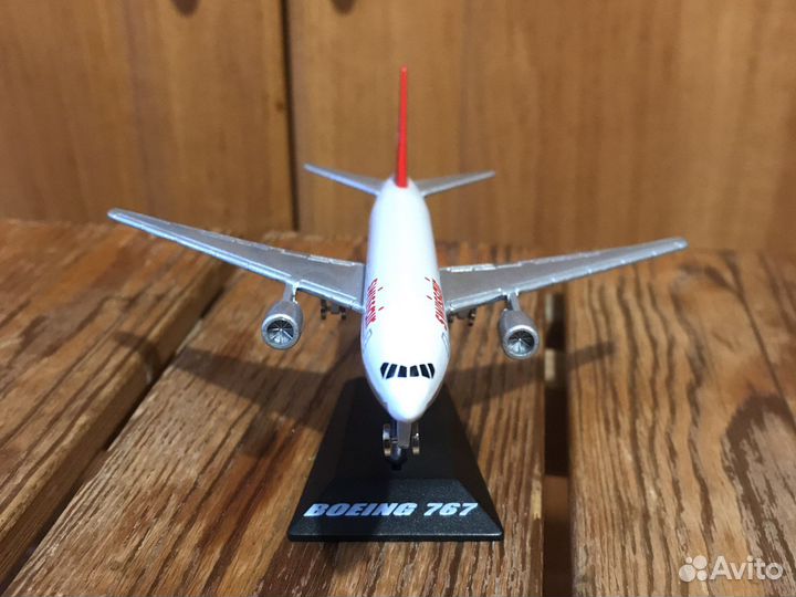 Модель самолета Boing 767
