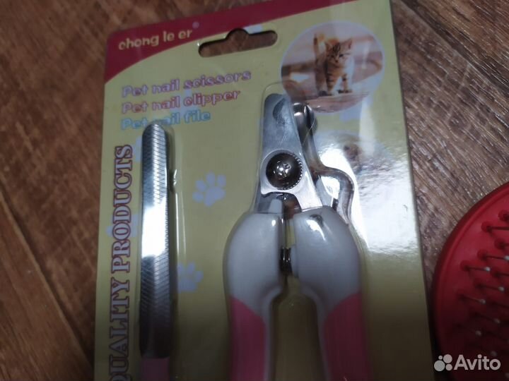 Когтерезка и расческа