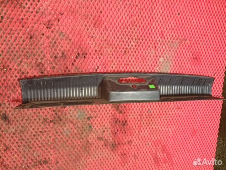 Накладка багажника Ford Focus 1 MK1 split port