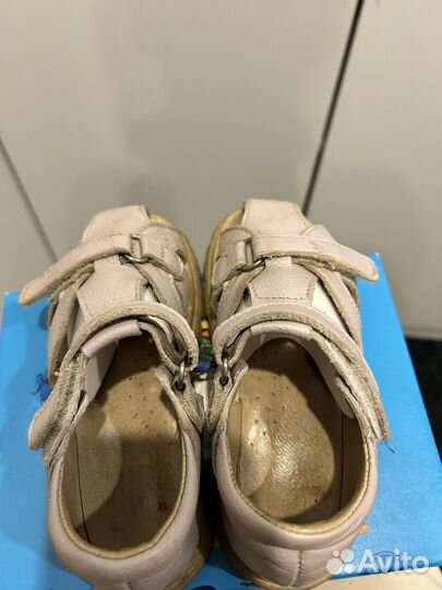 Сандалии для девочки (27 размер)